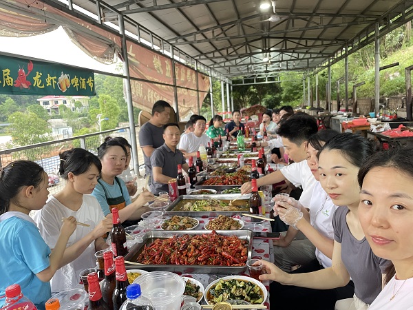 春夏之交,风日清美,乐享小龙虾!新鲜稻香虾,钓到手软哦! 春夏之交,风日清美,乐享小龙虾!新鲜稻香虾,钓到手软哦!